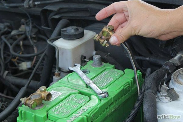 چگونه کابل باتری خودرو را عوض کنیم؟