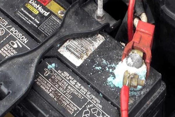بررسی عوامل کاهش عمر باتری خودرو