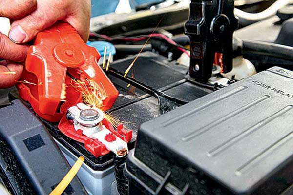 تخلیه باتری خودرو دشارژ باطری ماشین