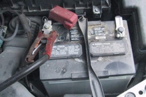 تست باتری خودرو با هیدرومتر چک کردن باطری ماشین با هیدرومتر