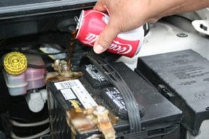 مراحل تمیز کردن اتصالات باتری خودرو